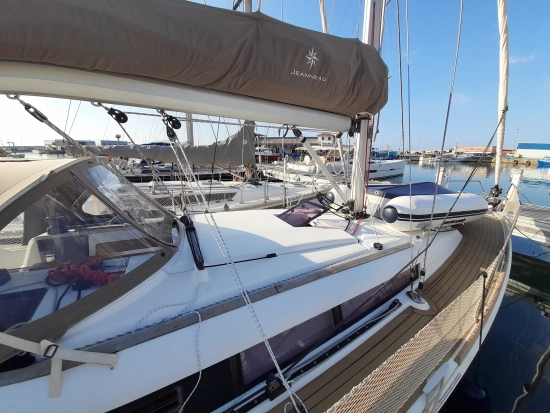 Jeanneau Sun Odyssey 379 preowned for sale